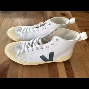 VEJA canvas high top size 8.5